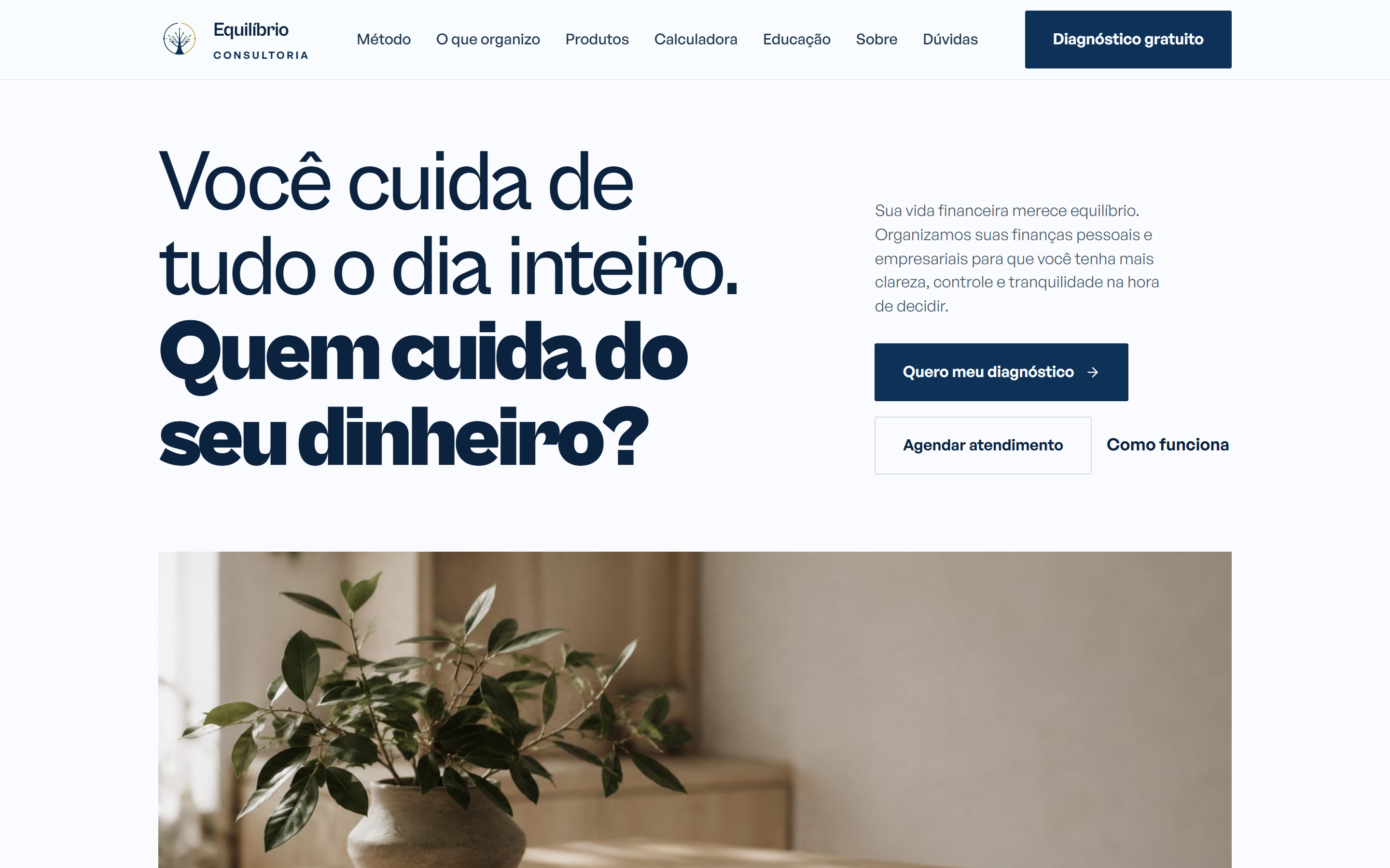 Página inicial do site da Equilíbrio Consultoria, com o título Você cuida de tudo o dia inteiro, quem cuida do seu dinheiro.